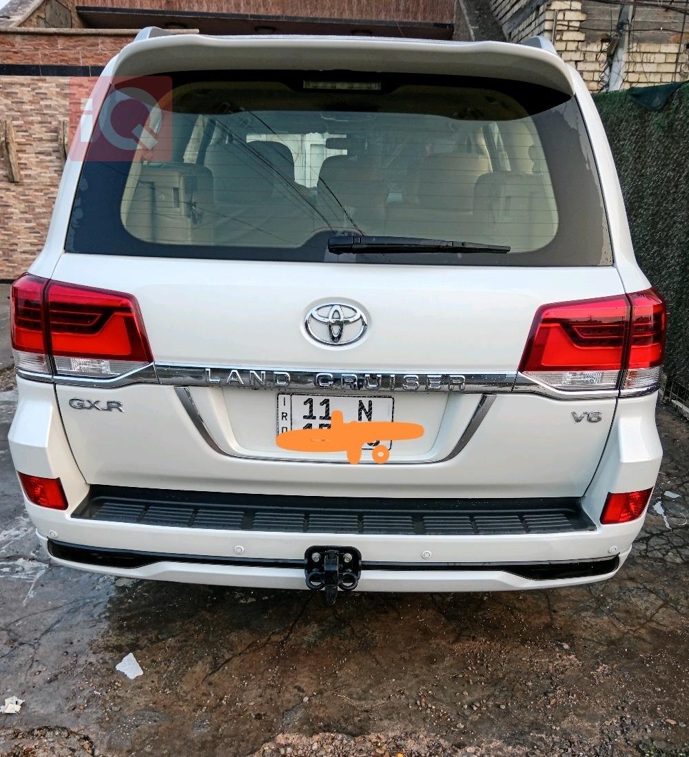 تۆیۆتا لاند کروزەر